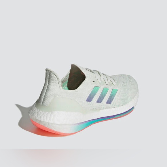 adidas Ultraboost 22
HEAT.RDY Running Shoe (Women) - Picture 2 of 16